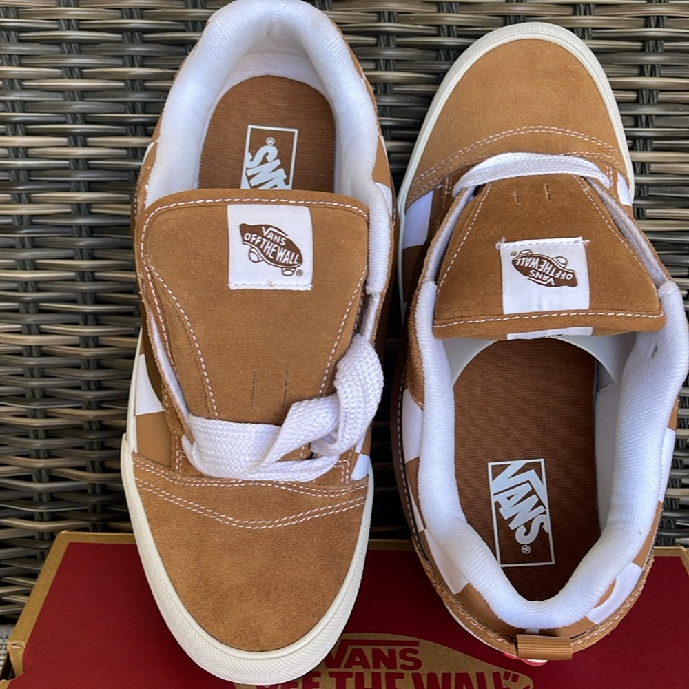 Vans Men’s Knu Skool Mega Check Brown
VN000CRPBRO
Sneakers - Picture 12 of 16